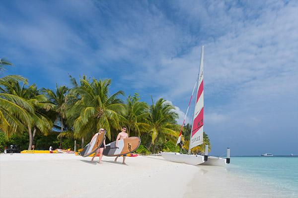 Vilamendhoo Island 4 600x400 2 Louise and Scott at Hays Travel