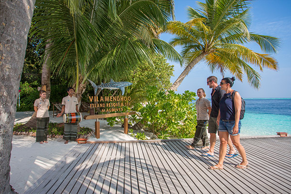 Vilamendhoo Island 5 600x400 1 Louise and Scott at Hays Travel