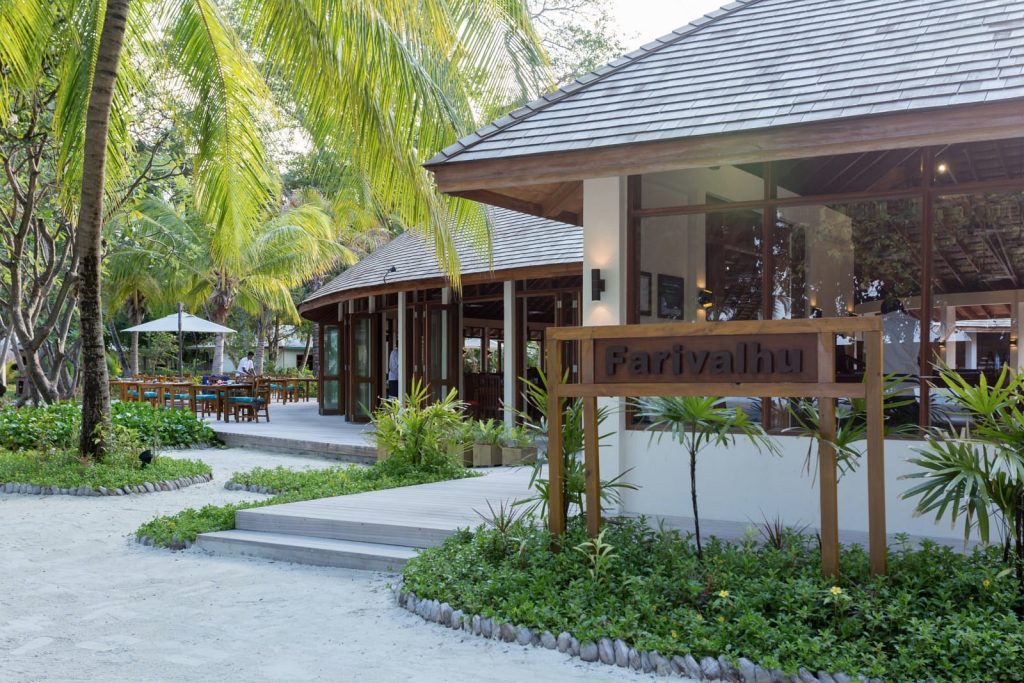 farivalhu buffet restaurant Louise and Scott at Hays Travel