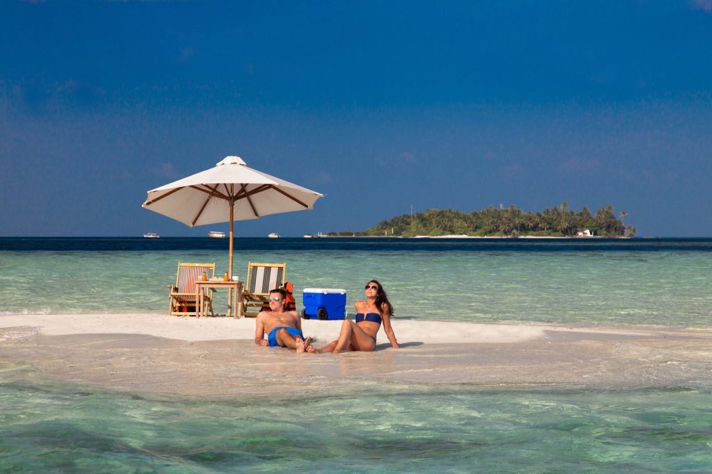 meeru robinson crusoe Louise and Scott at Hays Travel