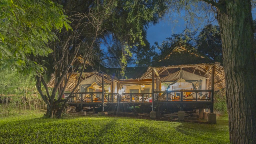 0a05e7c3824a8447439d3f10f9db72b8 Louise and Scott at Hays Travel