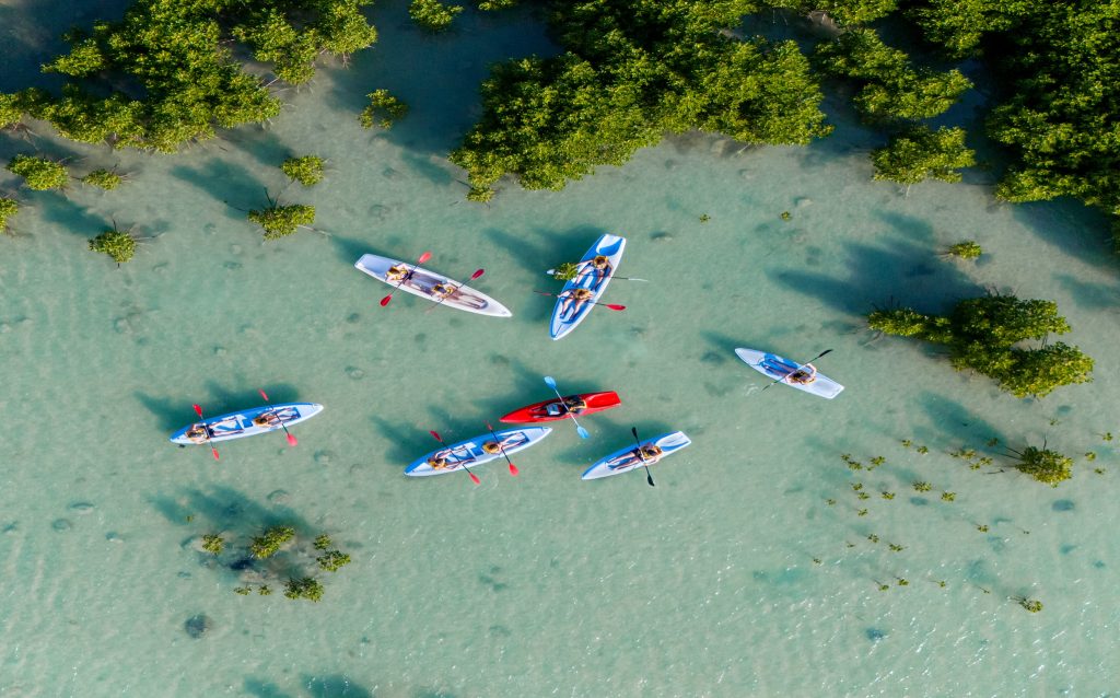 5f972eec3101d30f38c7dcefcae45416 Louise and Scott at Hays Travel