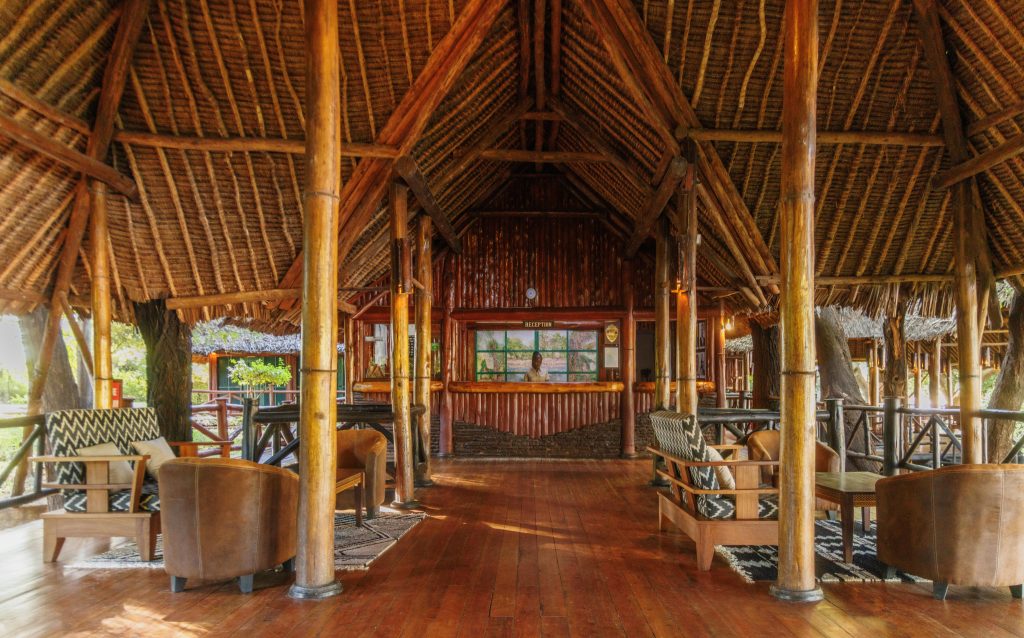 7dae21f9e7980e1dd9a10560a03a8fab Louise and Scott at Hays Travel