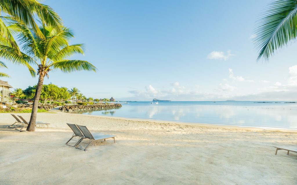 fc60e0726a4756ad20bb029505980d3e Louise and Scott at Hays Travel